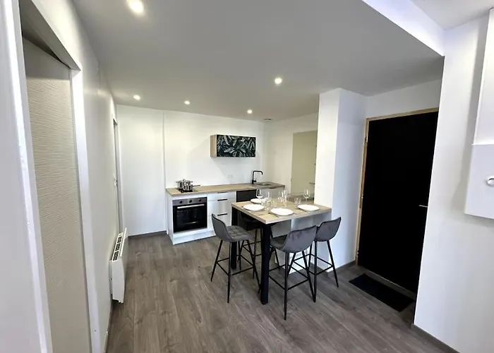 Le Paris-vosges アパート